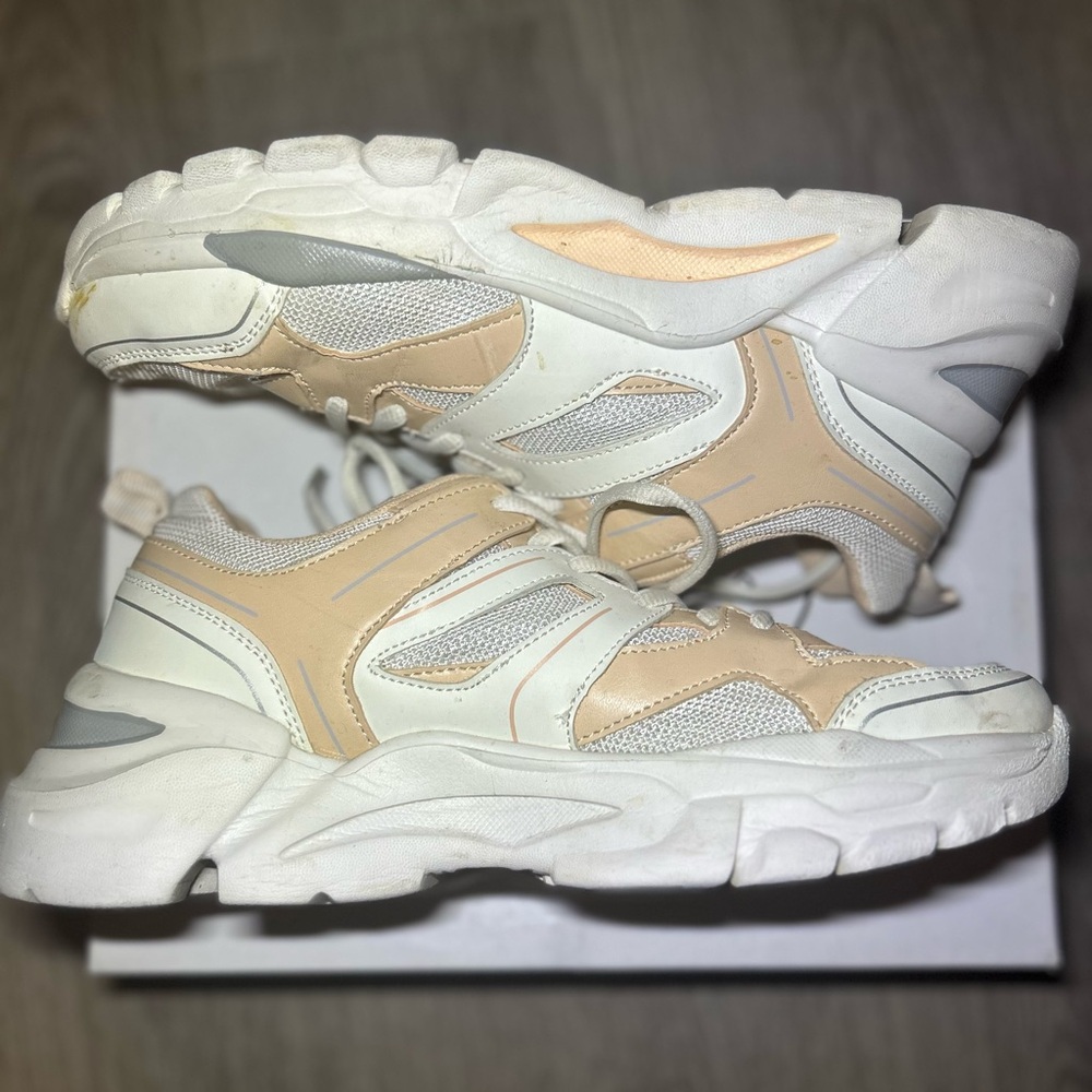 Chunky White and Beige Sneakers 👟 

#athletic #stylish #outdoor